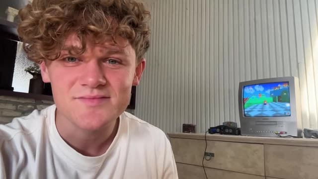 S06:E15 - I Made a Vlog in the 1990s / I Played 50 Years of Video Games