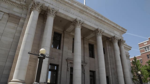 S01:E08 - Misogynist Murderer