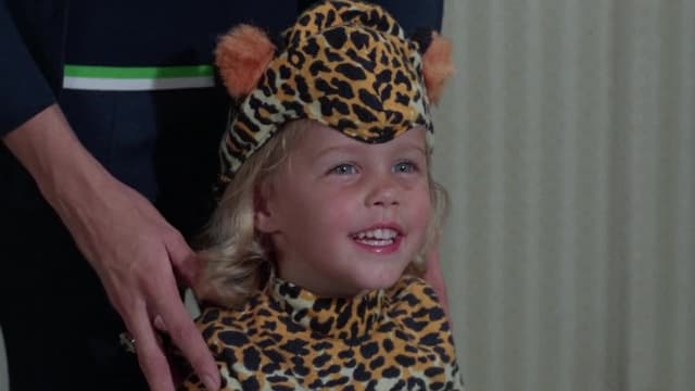 S04:E08 - Safe and Sane Halloween