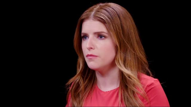 S20:E01 - Anna Kendrick Gets the Giggles While Eating Spicy Wings