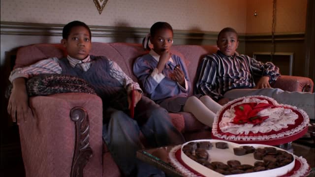 S01:E14 - Everybody Hates Valentine's Day