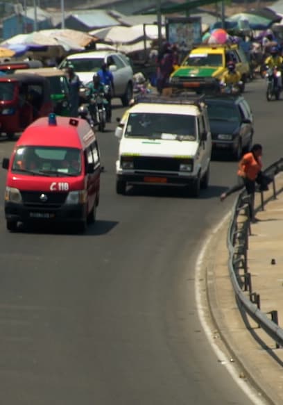 S01:E03 - Emergency in the Middle of Traffic poster