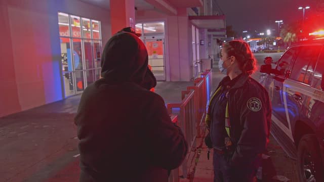 S07:E08 - Connected