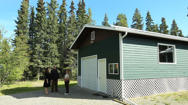 S01:E03 - Ashley and Alec With Marilyn