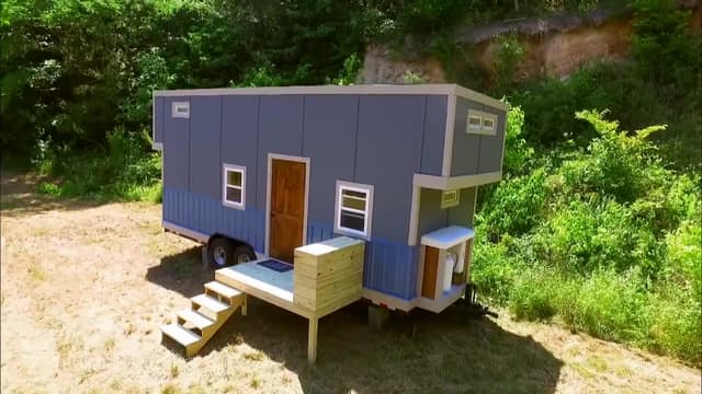 S03:E11 - Tiny House, Big Storage