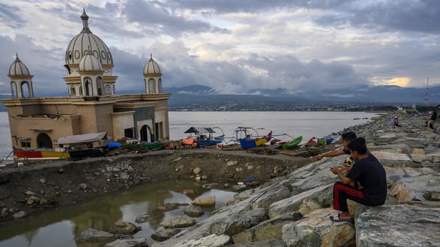 T01:C07 - S01:E07 - Tsunami