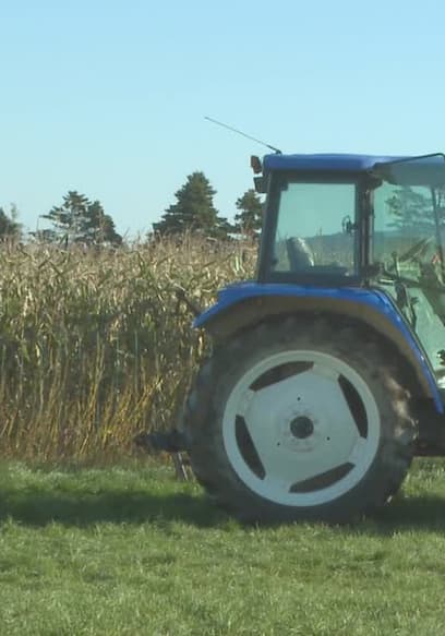 S01:E104 - Tractor poster