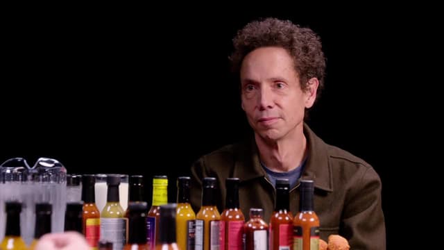 S15:E06 - Malcolm Gladwell Hits the Tipping Point While Eating Spicy Wings
