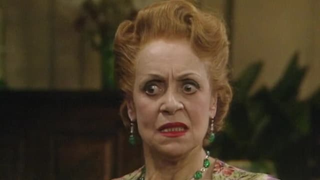 S06:E01 - Desperate Doings in the Graveyard