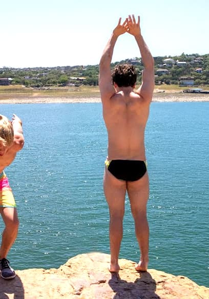 S01:E11 - Cliff Jumper Takes on Pro Diver! poster