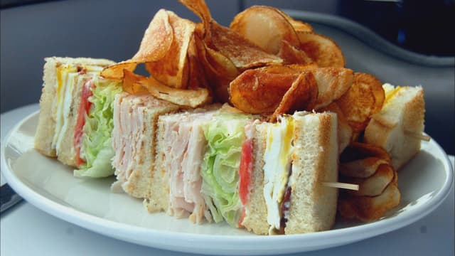 S01:E01 - Diner Delights