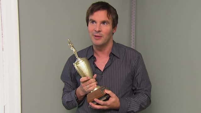 S01:E17 - Lights, Camera… Clutter!