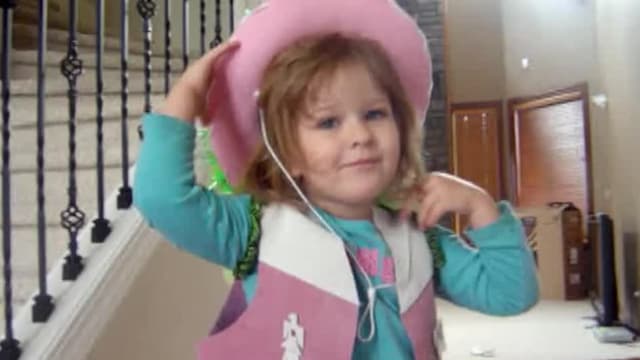 S01:E07 - Dressed to Spill