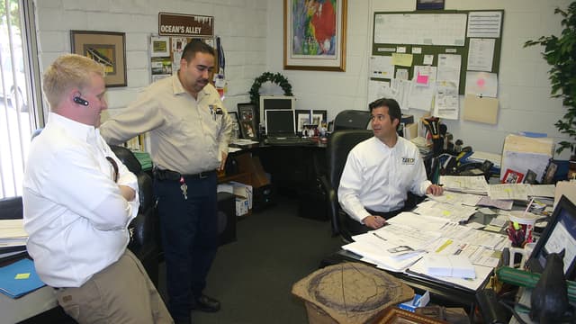 S01:E08 - Horror Attic