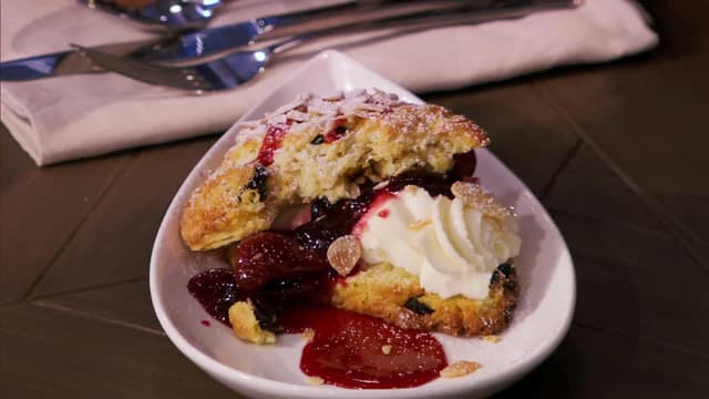 S07:E04 - Hosting the Holidays