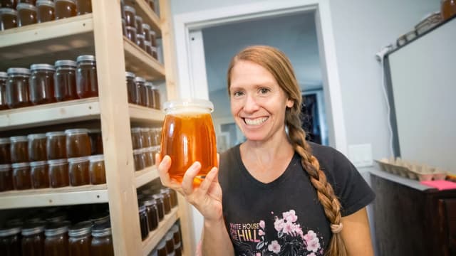 S01:E08 - We Harvested 355 Bottles of Honey