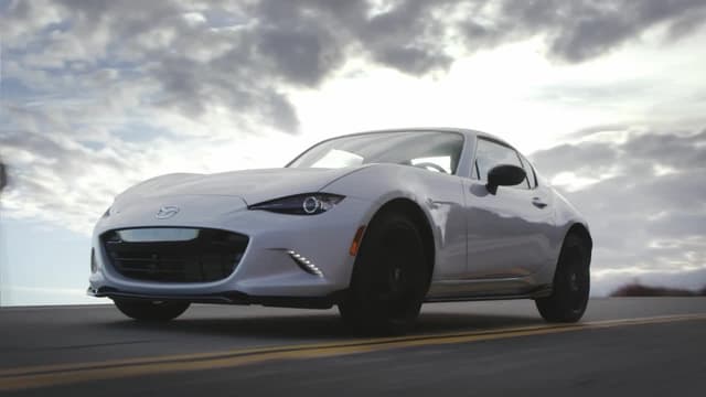 S08:E04 - Mazda MX-5 Miata vs. Toyota 86