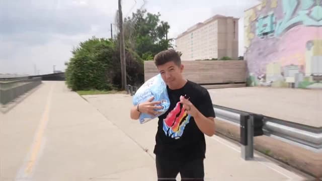 S11:E09 - Surviving on One Block in Real Life