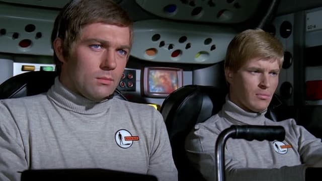 S01:E11 - The Square Triangle