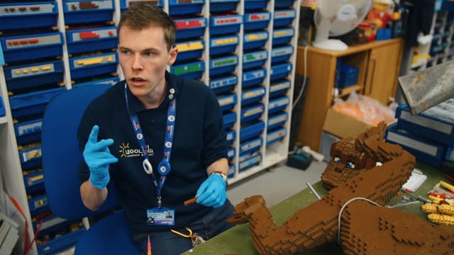 S01:E04 - Duplo, Dinosaurs, D-Day