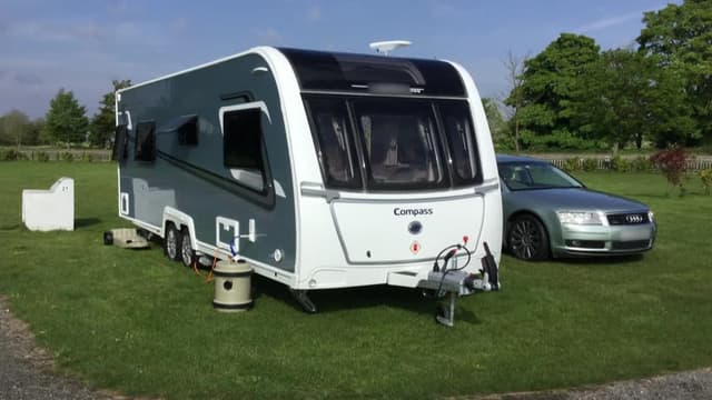 S01:E11 - Episode 11