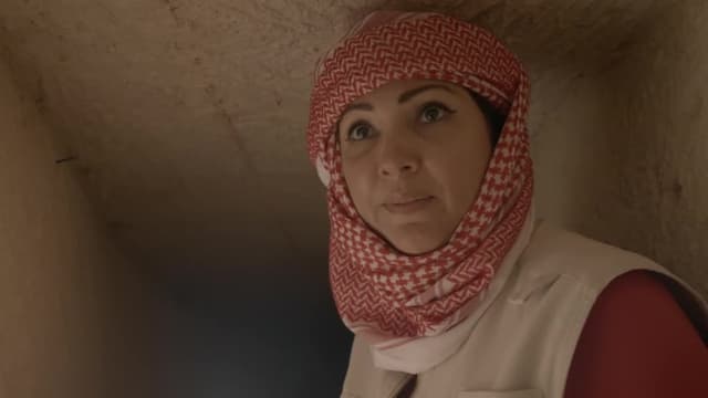 S01:E30 - Cleopatra: The Mystery of the Mummified Hand