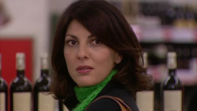 S04:E05 - The Naked Living Room