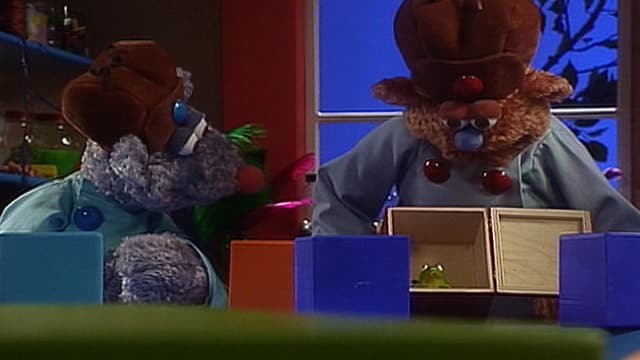 S01:E34 - The Shy Cuckoo Clock