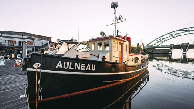 S03:E04 - Creative Container Homes & Dockside Destinations