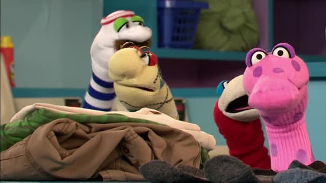 S39:E03 - Sock Chaos at the Laundromat
