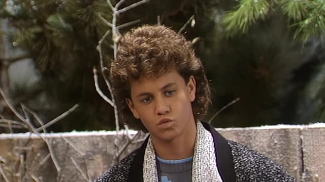 S03:E09 - Who's Zoomin' Who?