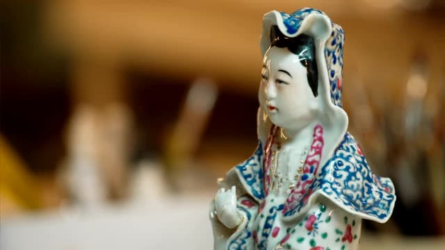 S07:E21 - Irish Trike, Wedding Album, Guan Yin Figurine