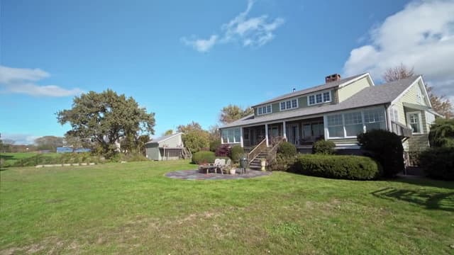 S04:E10 - New England Beaches