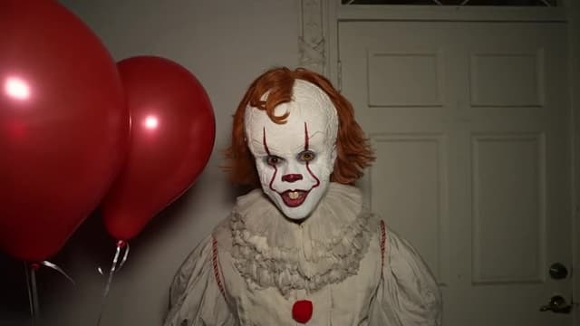 S03:E09 - Hiding From Pennywise and My Girlfriend