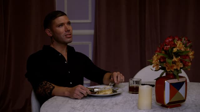 S09:E01 - Dead of Night