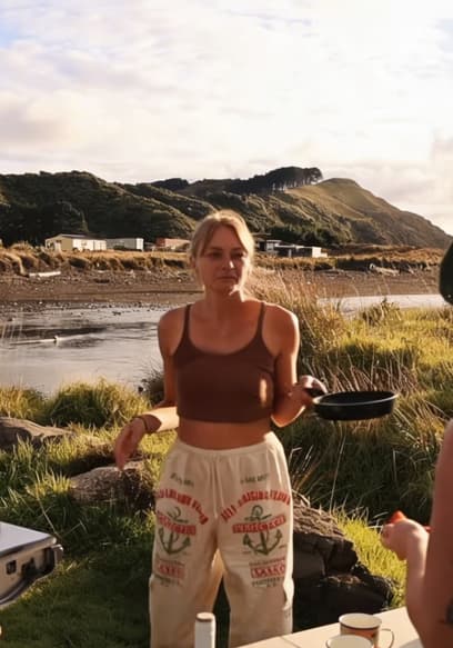 S02:E08 - Two Girls Truck Camping Through New Zealand poster
