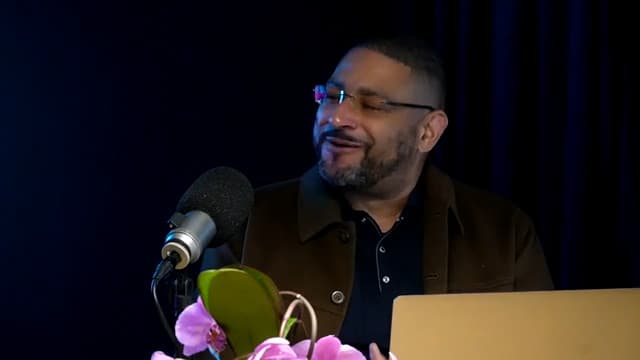 S01:E01 - Premiere! Late Night Love