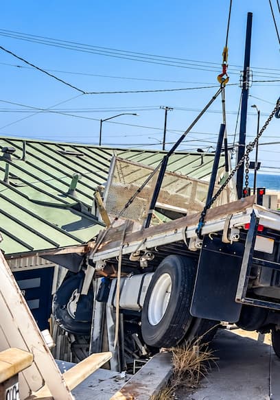 S01:E15 - Truck Crashed Straight Into a Beach House! poster