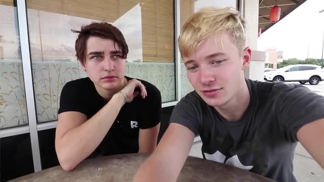 S10:E04 - Using a Ouija Board Under Suicide Bridge