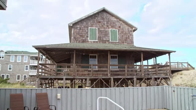 S04:E04 - Nags Head Beach Home Hunt