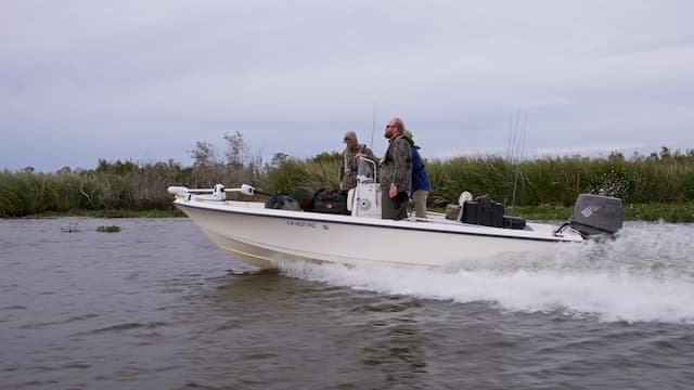 S01:E01 - Land Meets Bayou