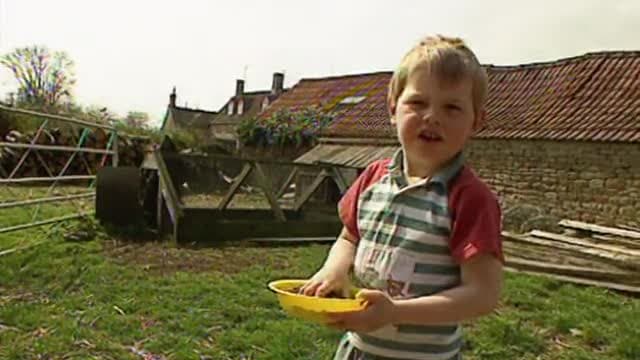 S01:E18 - Feeding the Chickens