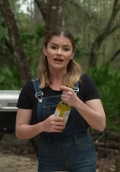 S02:E01 - A Treestand Over Your Garden poster