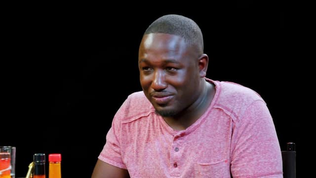 S05:E05 - Hannibal Buress Freestyles While Eating Spicy Wings