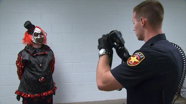 S05:E16 - Lone Star Clown