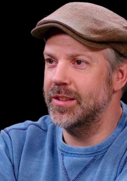 S21:E01 - Jason Sudeikis Embraces Da Bomb While Eating Spicy Wings poster