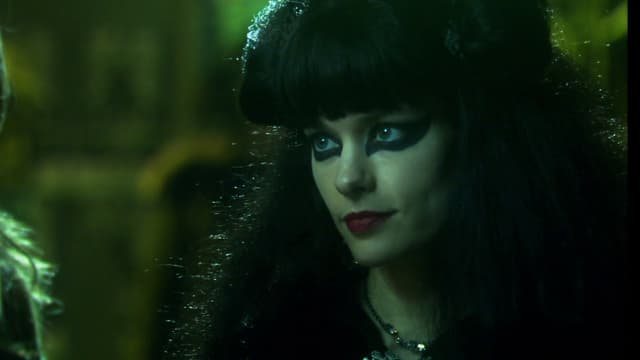 S01:E16 - Bugged
