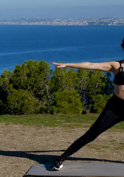 S01:E04 - 30 Min Yoga Sculpt With Dumbbells poster
