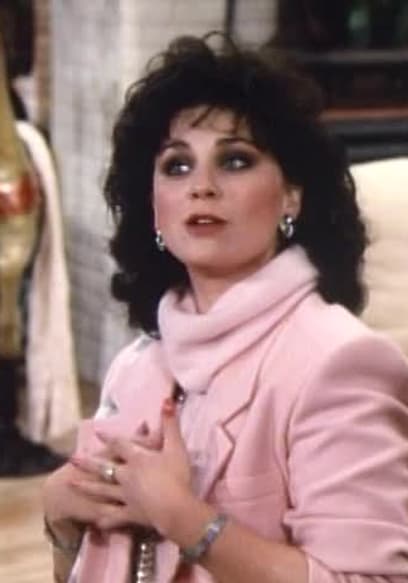 S01:E01 - Designing Women poster