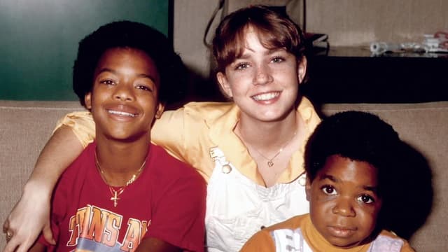 S02:E04 - Different Strokes